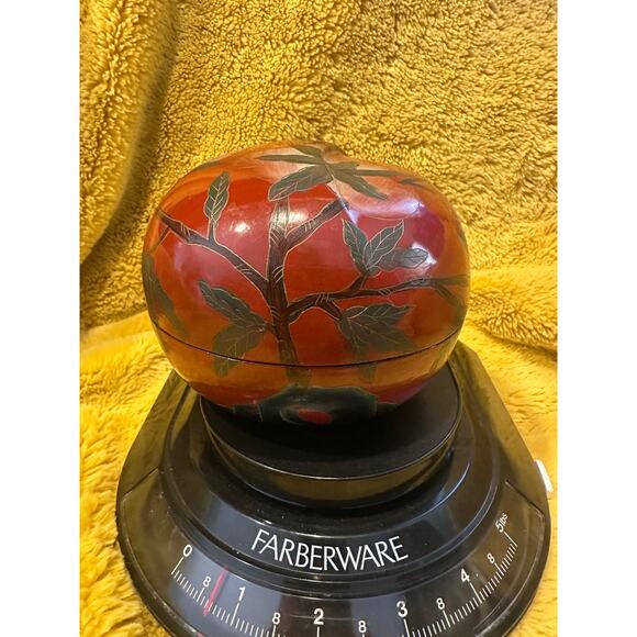 Vtg Chinese Red Lacquered Presentation jewerly trinket Box Strawberries Design - Picture 1 of 11